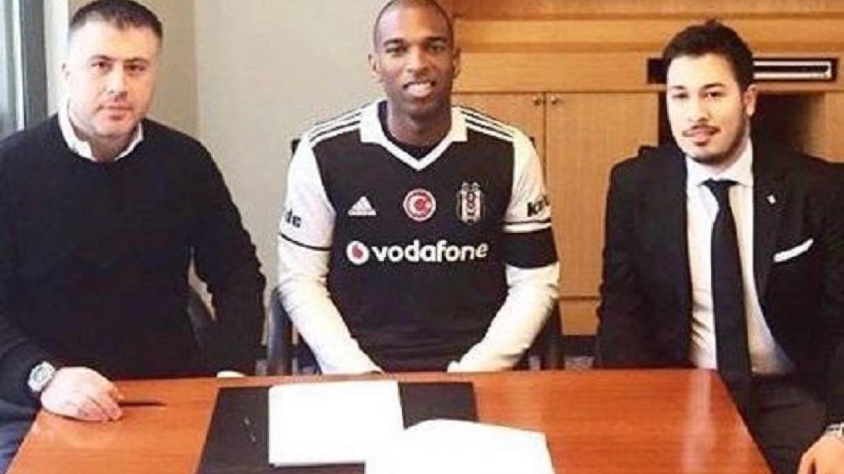 Ryan Babel "Beşiktaş"a transfer olub
