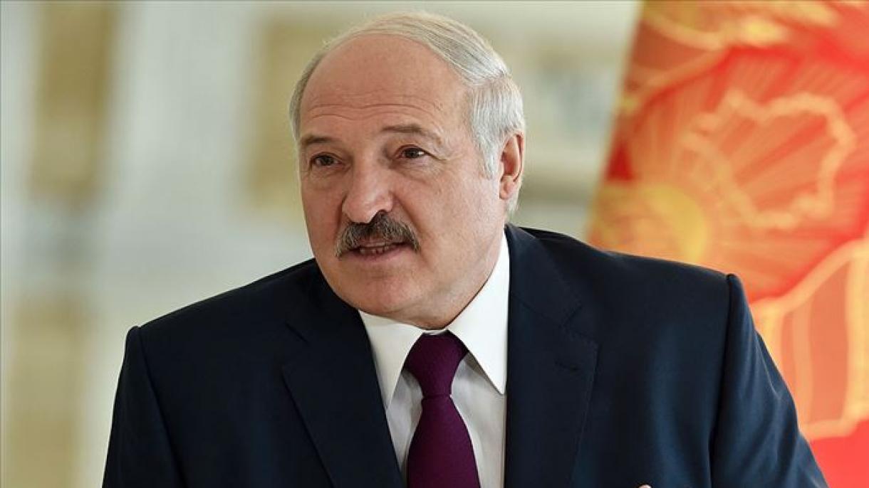 Lukashenko garante que "o envenenamento de Navalny é uma farsa"