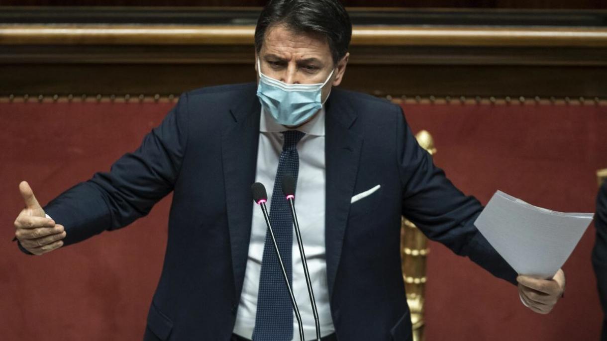 O primeiro-ministro italiano, Giuseppe Conte, renuncia em meio a uma crise política