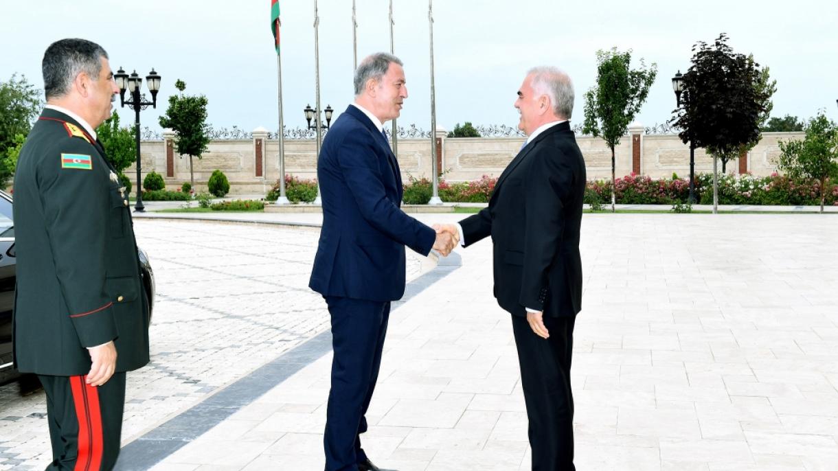 Hulusi Akar “Sarsılmaz qardaşlıq-2019” birgə döyüş atışlı taktiki təlimi izlədi