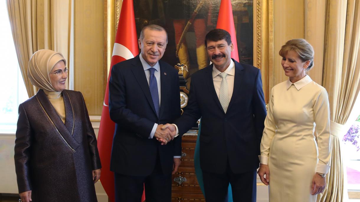 Presidente húngaro recibe a su colega turco Erdogan en Budapest