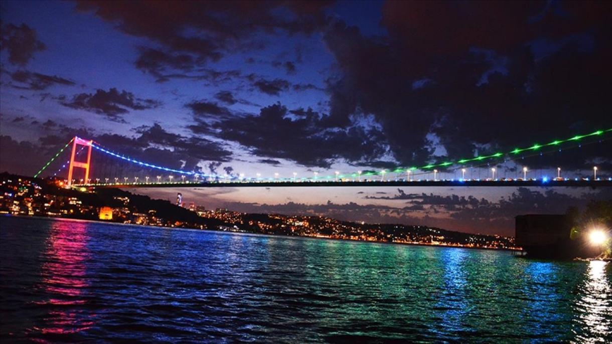 پل‌های استانبول با رنگ‌های پرچم آذربایجان نورپردازی شدند