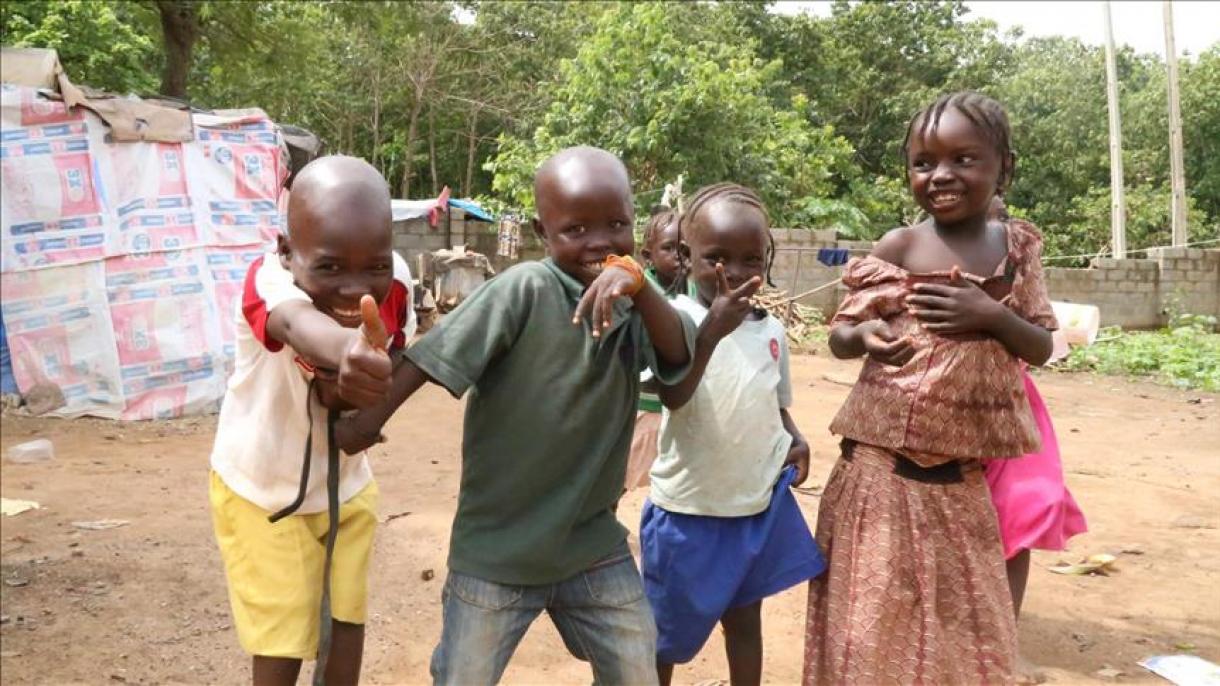 La Turquie distribue des vêtements de fête pour 70 orphelins au Nigéria