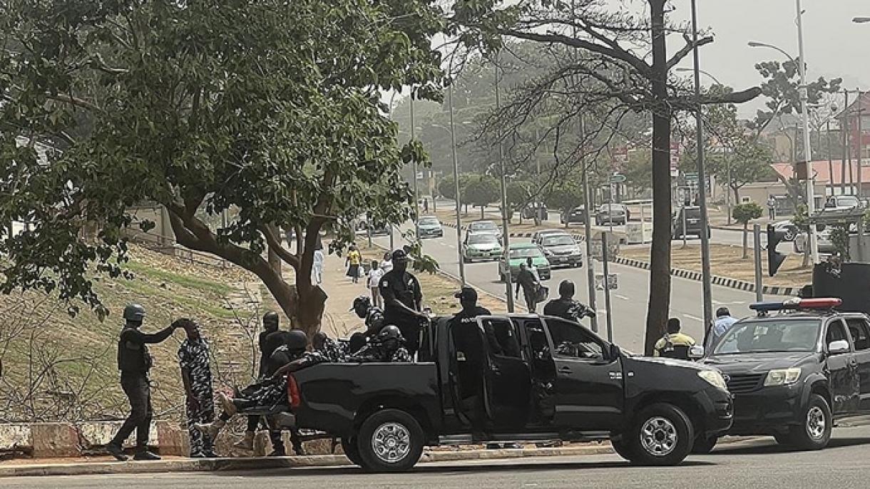 Ataque armado a vehículos en movimiento en Nigeria