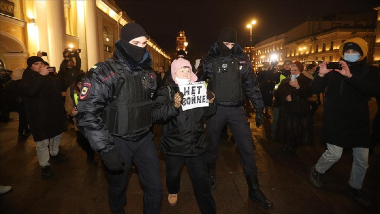 Russiýada Ukraina Guralýan Harby Hüjüme Garşy Protest Ýörişleri Geçirilýär