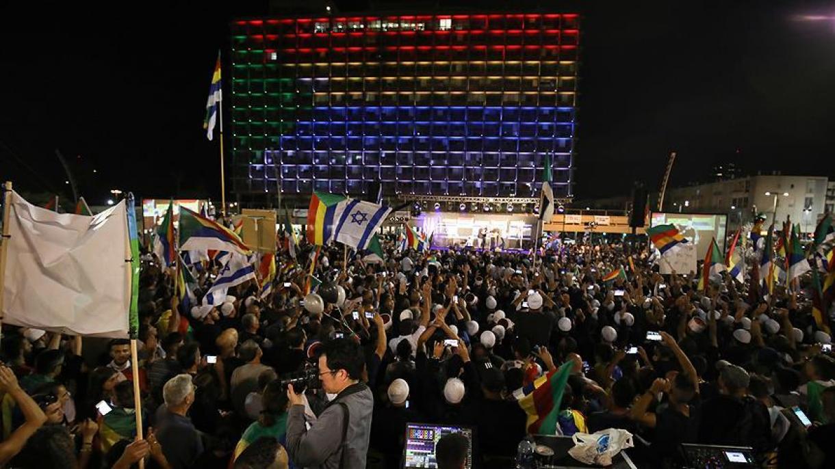 Decenas de miles de personas marchan en Tel Aviv contra la ley del 'estado nación judío'