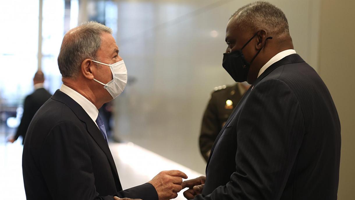 Hulusi Akar AQSh Mudofaa vaziri Ostin bilan uchrashdi