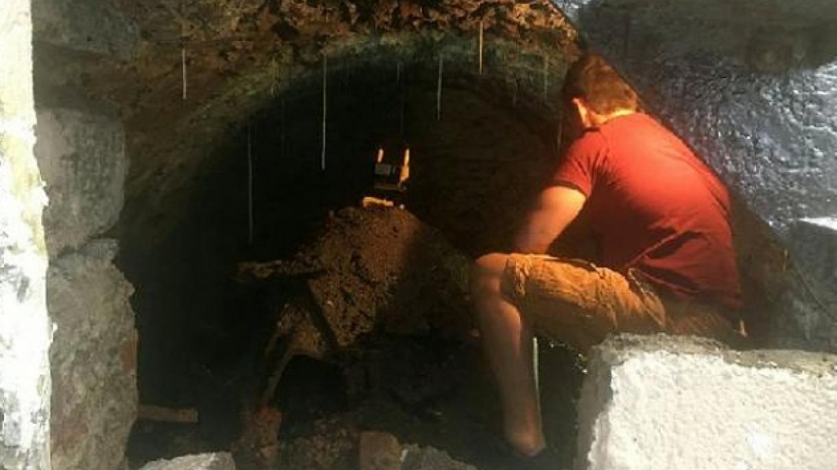 Үйүнүн астынан  120 жылдык туннель тапты