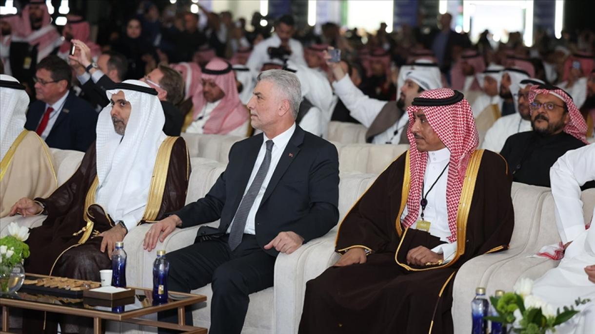 وزیر تجارت عمر بولات  کی سعودی عرب کے دارالحکومت ریاض میں م لیپ فیسٹویل  میں شرکت