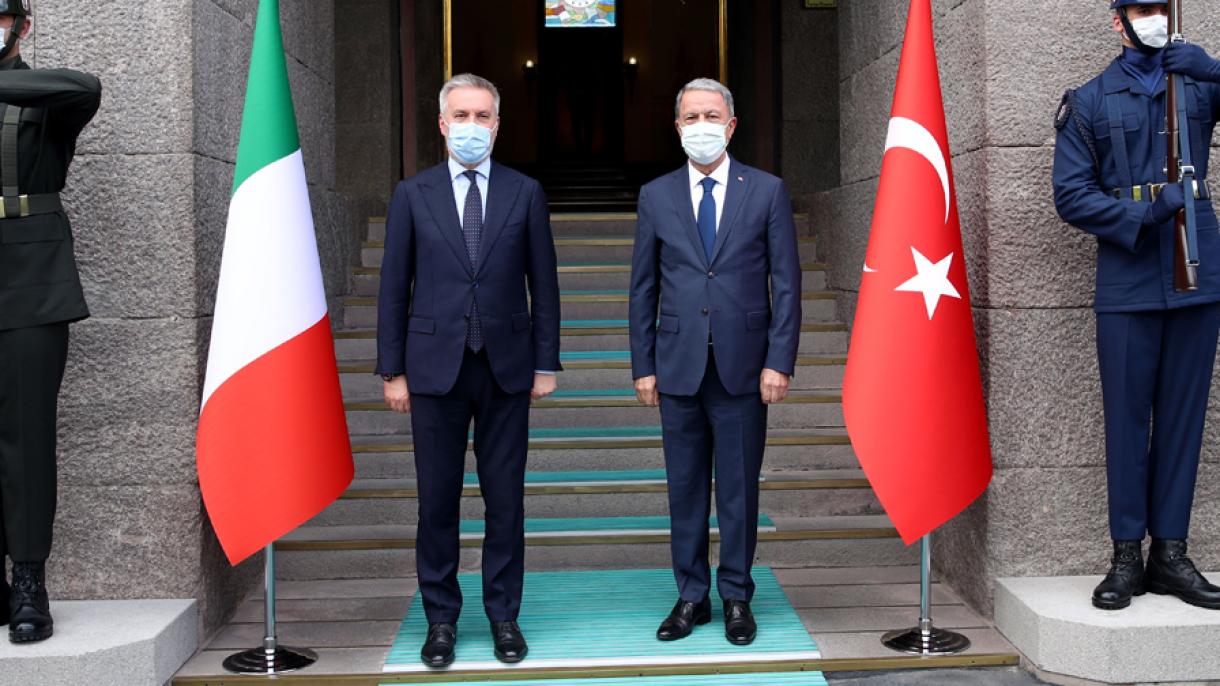 دیدار وزیر دفاع ملی ترکیه با همتای ایتالیایی خود