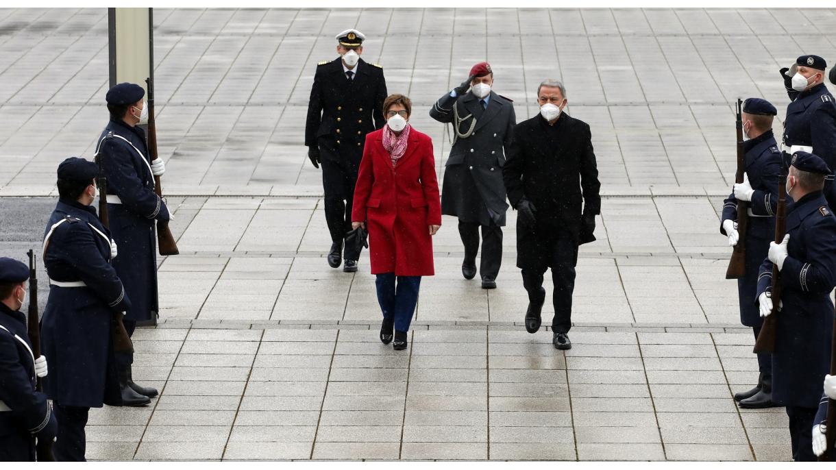 Milli Savunma Bakanı Hulusi Akar Almanya Savunma Bakanı Annegret Kramp Karrenbauer3.jpg