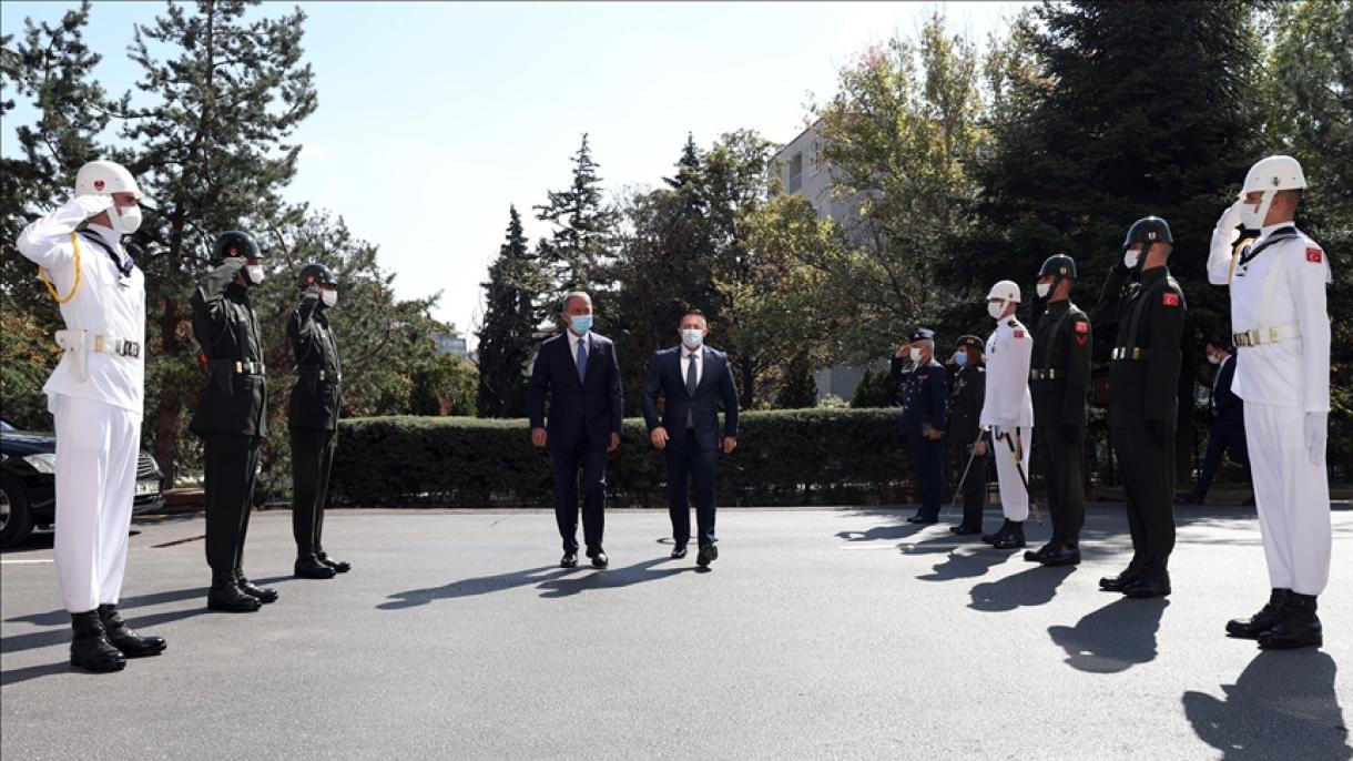 Ministrat e Mbrojtjes së Turqisë dhe Kosovës takohen në Ankara