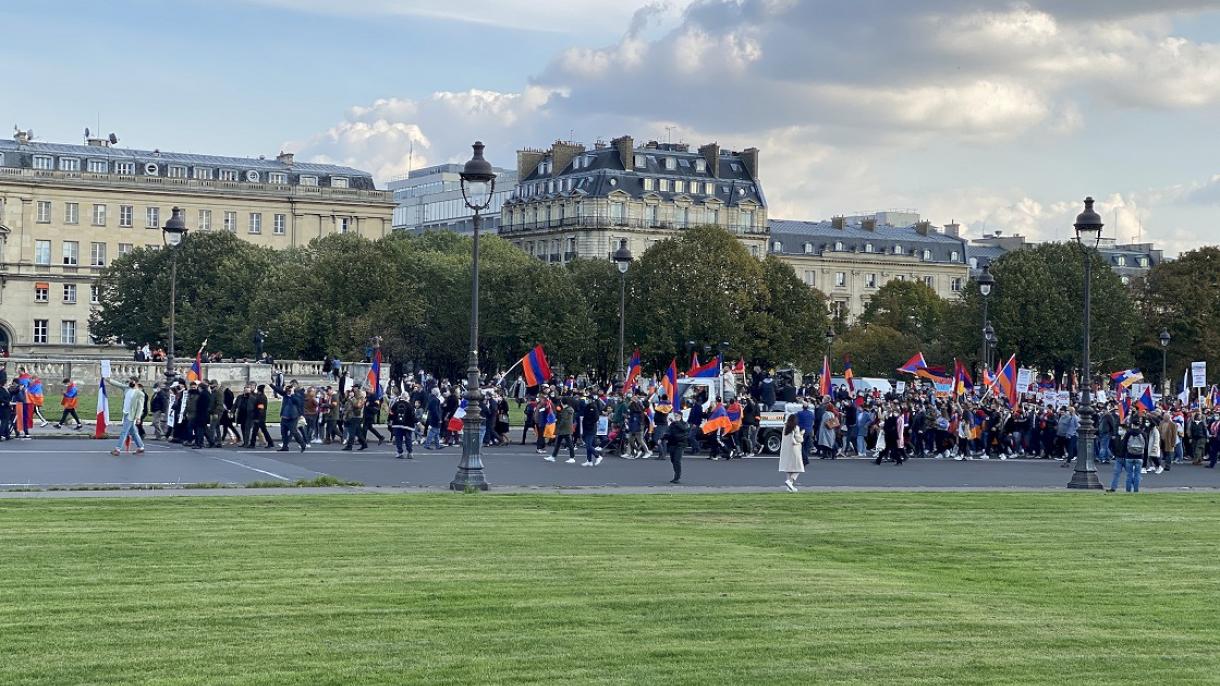 Los armenios y los terroristas del PKK realizan manifestación contra Azerbaiyán en Francia