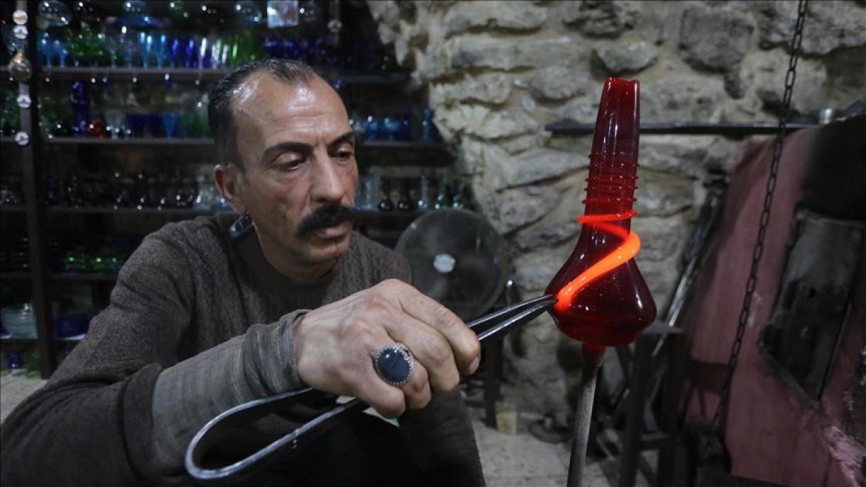 هنرمند فلسطینی با حفظ هنر شیشه‌گری اشغالگری اسرائیل را به چالش می‌کشاند
