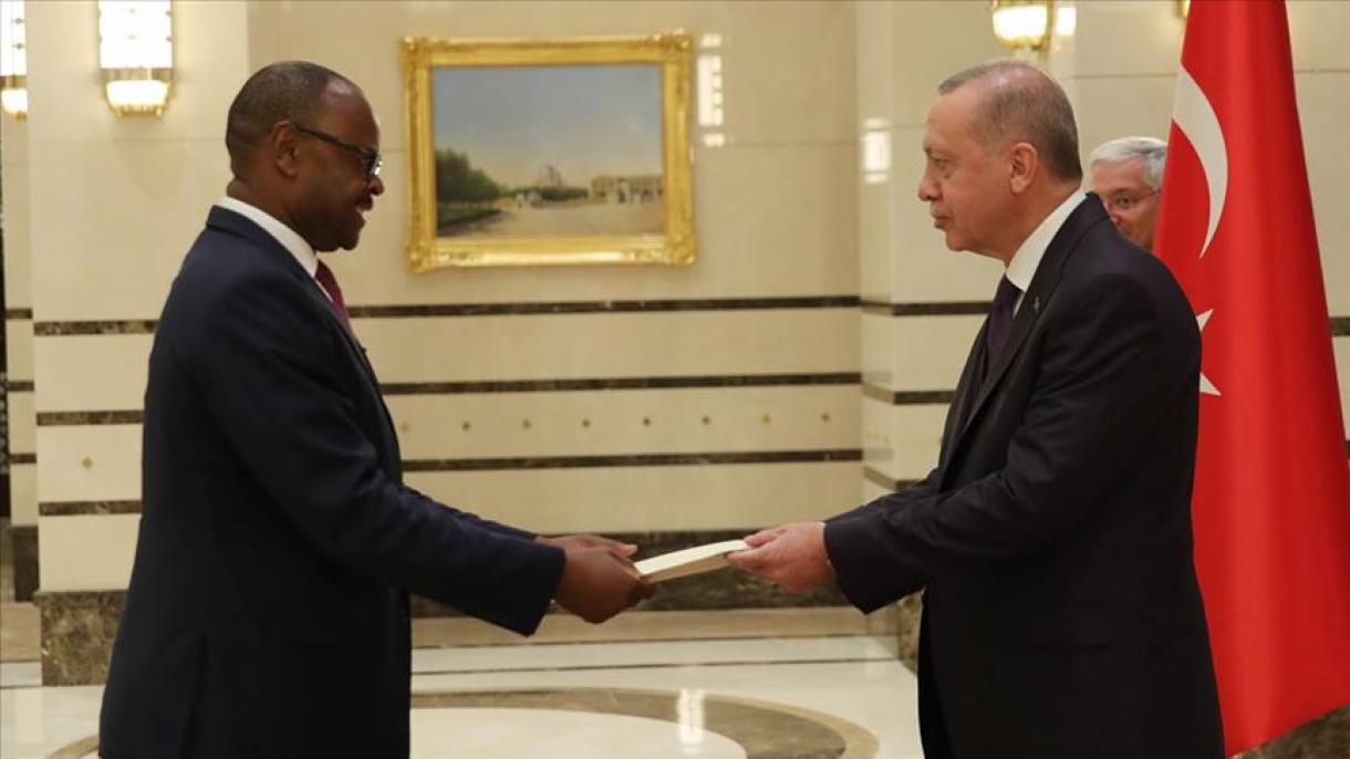 Посланиците на Зимбабве, Еквадор и Бурунди връчиха на Ердоган акредитивните си писма...