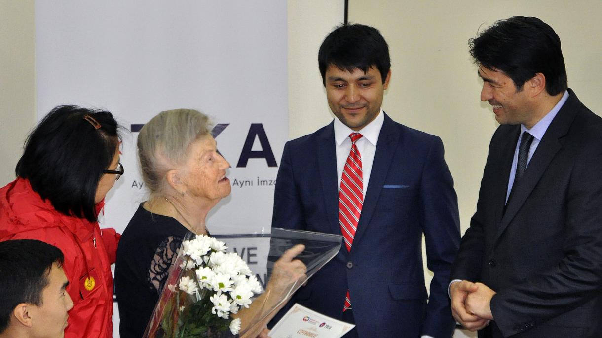ТИКА Бишкекте кесиптик билим алгандарга сертификат тапшырды