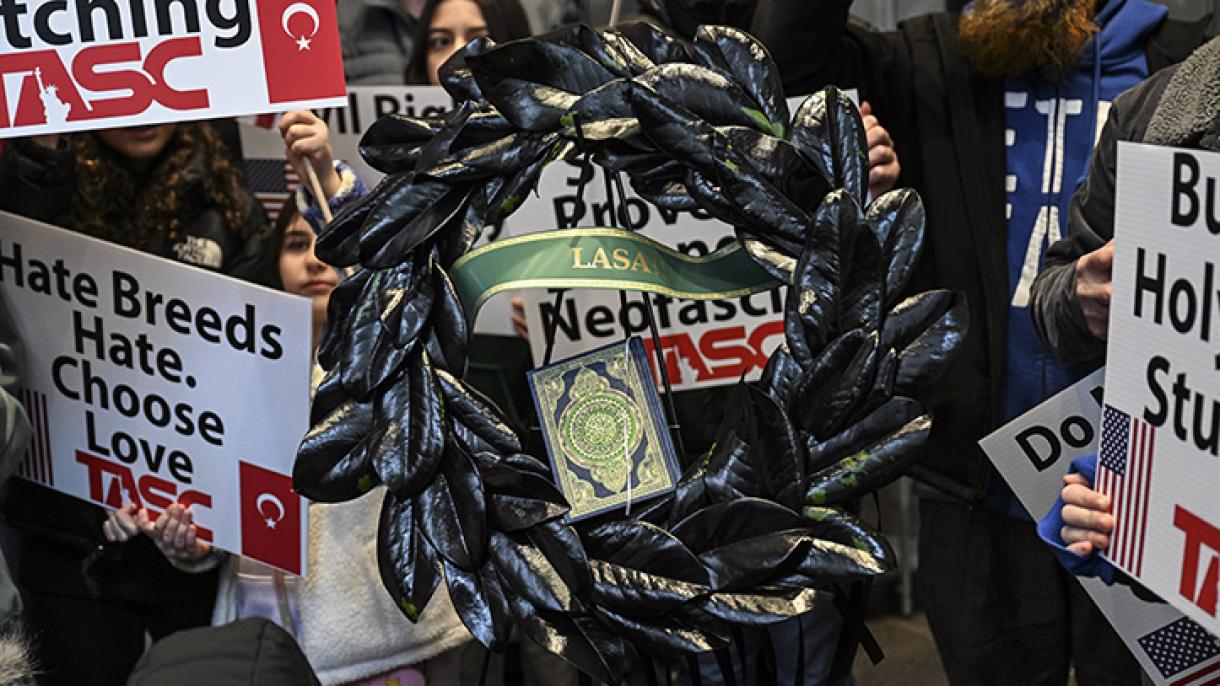 new york kuran-i kerim yakilmasi protestosu1.jpg