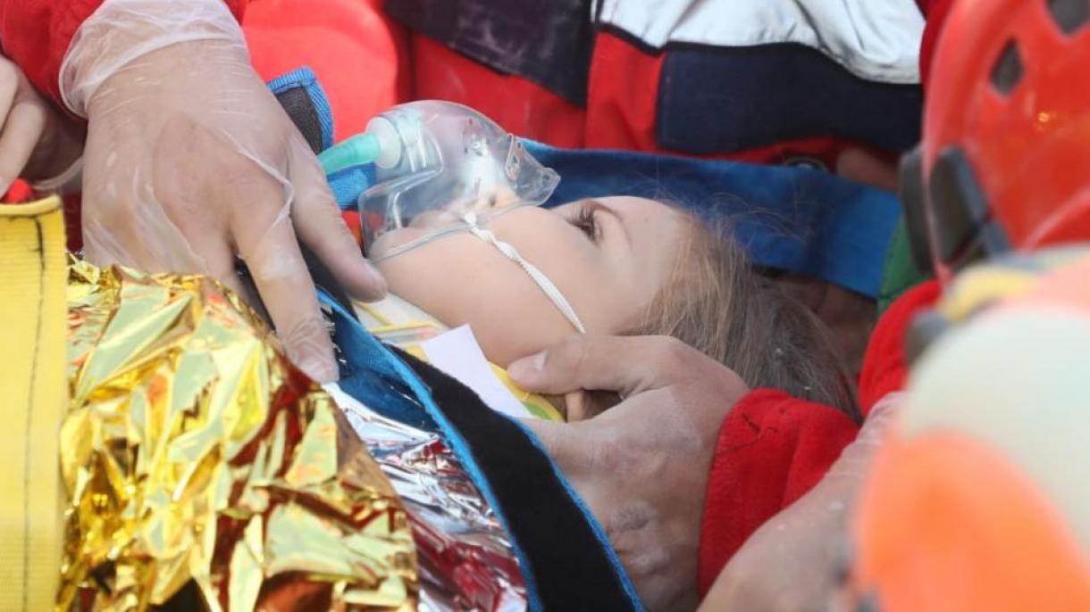 Menina de quatro anos resgatada com vida 91 horas após o terramoto de Izmir
