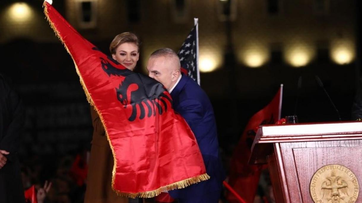 Arnavutluk Cumhurbaşkanı İlir Meta_eylem5.jpg