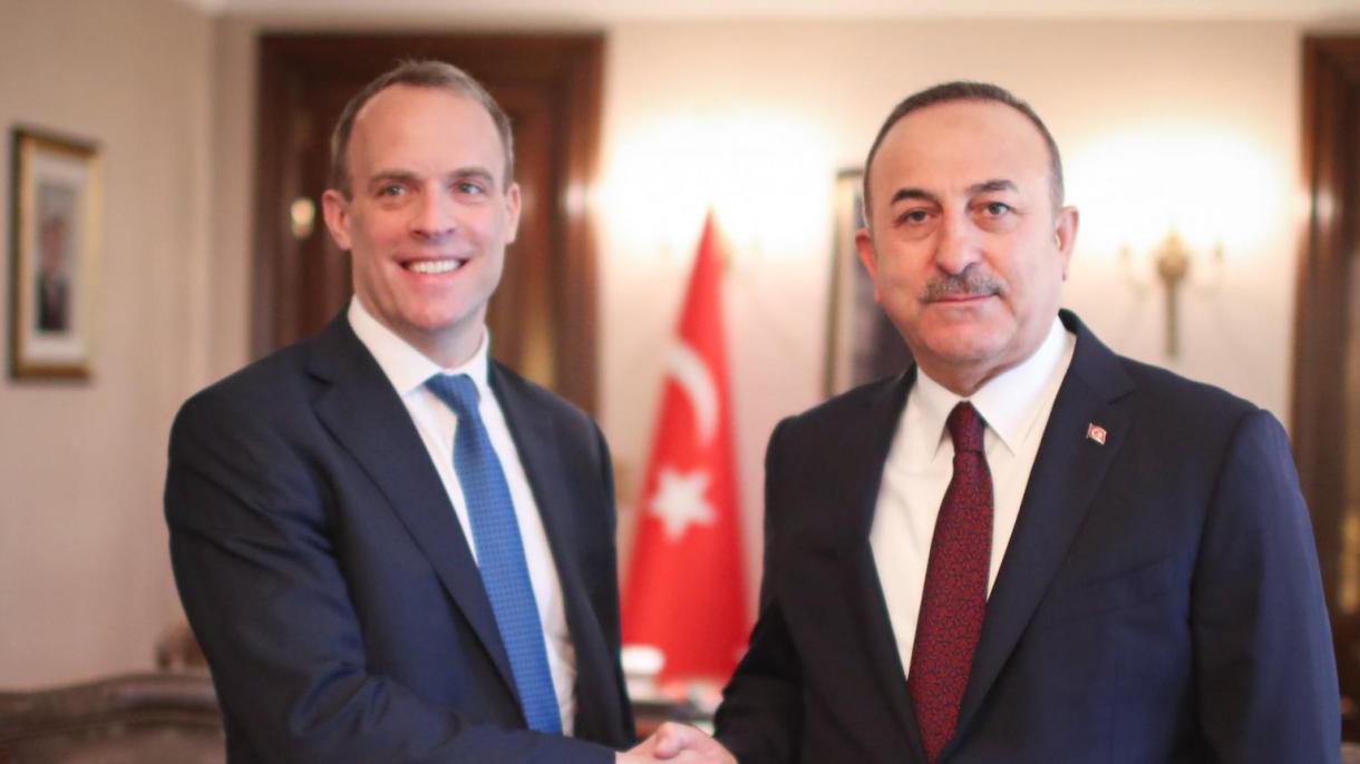 Cavusoglu: La Turquie n'a pas vocation à retenir les migrants par la force