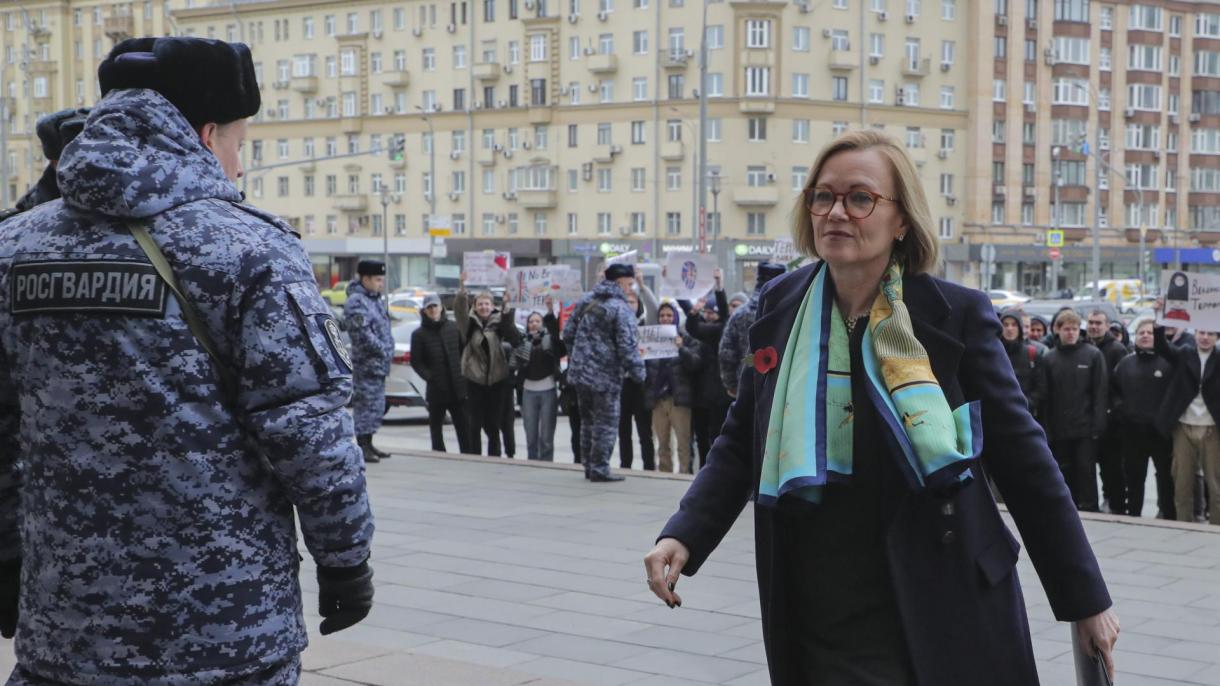 روسی بحری بیڑے پر کریمیا میں حملہ،برطانوی سفیرہ کی امور خارجہ طلبی