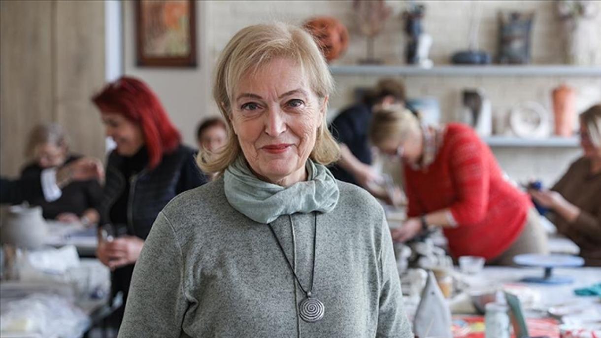 Artista turca de la cerámica recibe Premio Internacional de Liderazgo de las Mujeres de Europa