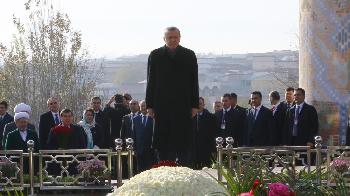 جۇمھۇر رەئىس ئەردوغان ئۆزبېكىستاننىڭ سابىق پىرېزىدېنتى ئىسلام كېرېموۋنىڭ قەبرىسىنى زىيارەت قىلدى