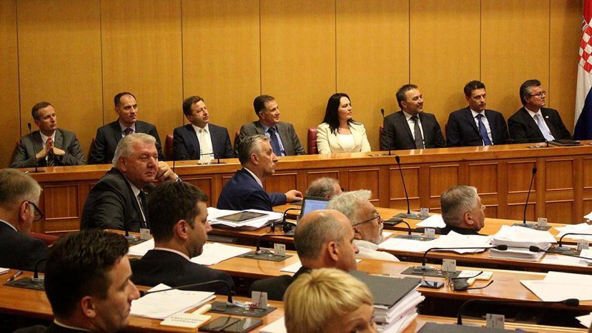 Megvonta a bizalmat a horvát kormányfőtől a parlament