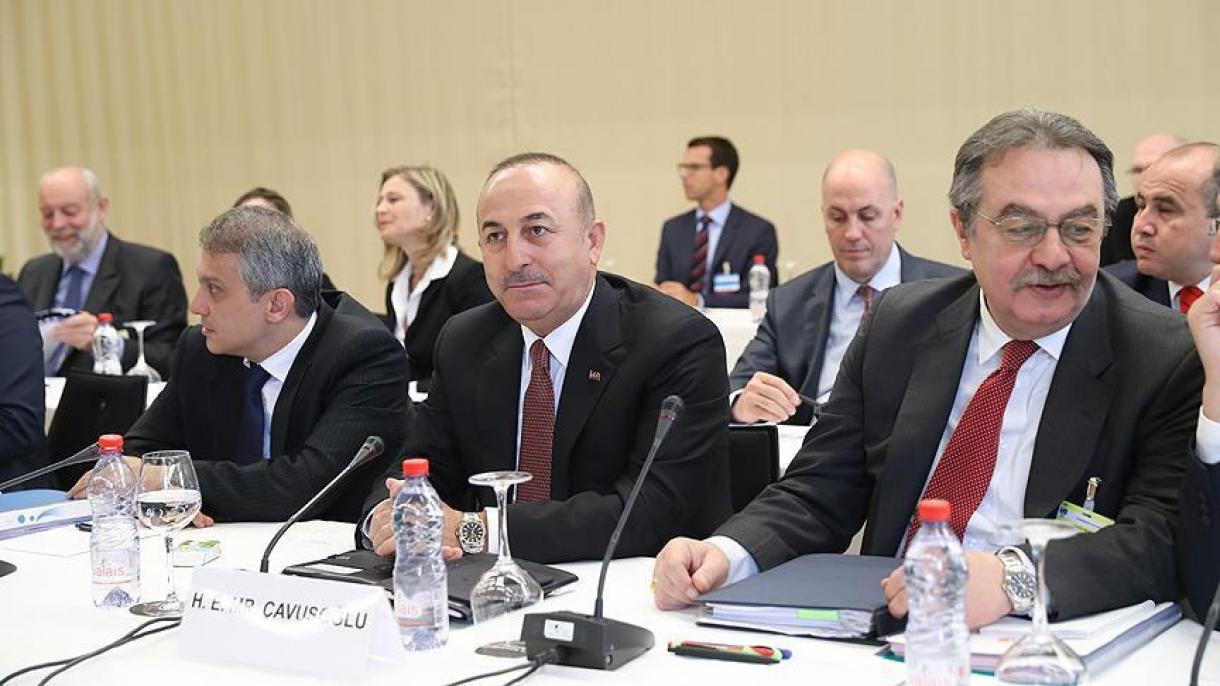 Çavuşoğlu en la Conferencia para Chipre