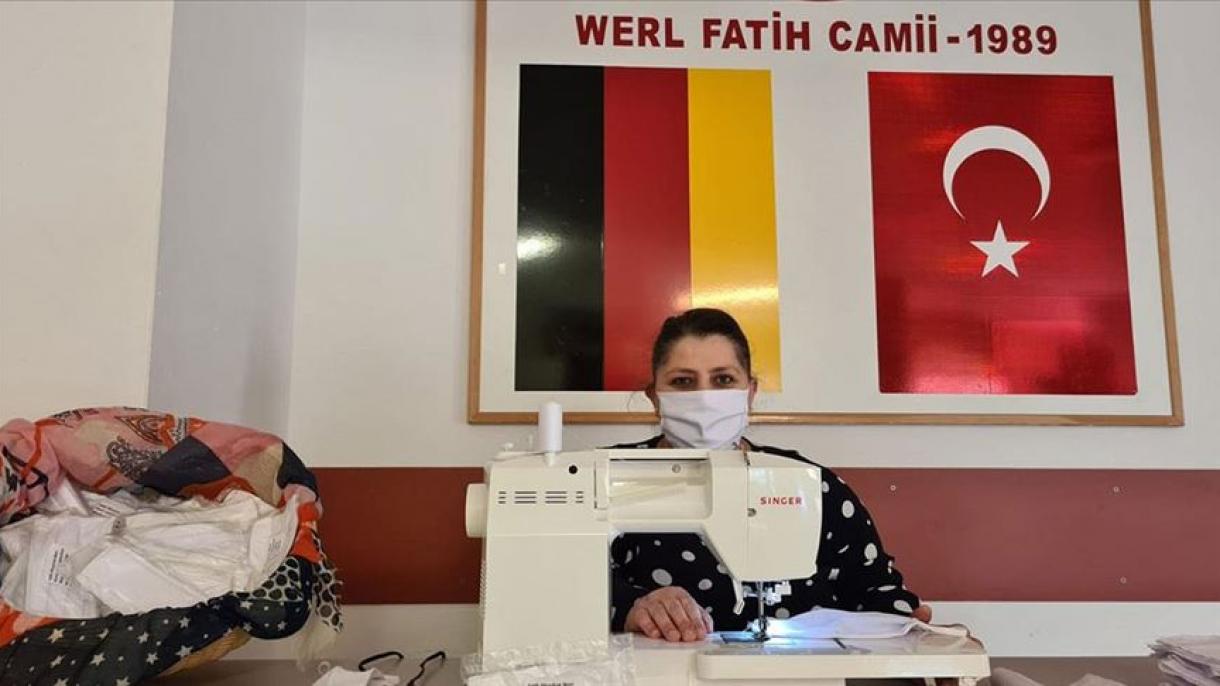 Женските ограноци на џамиските здруженија во Германија почнаа да шијат и да раздаваат маски