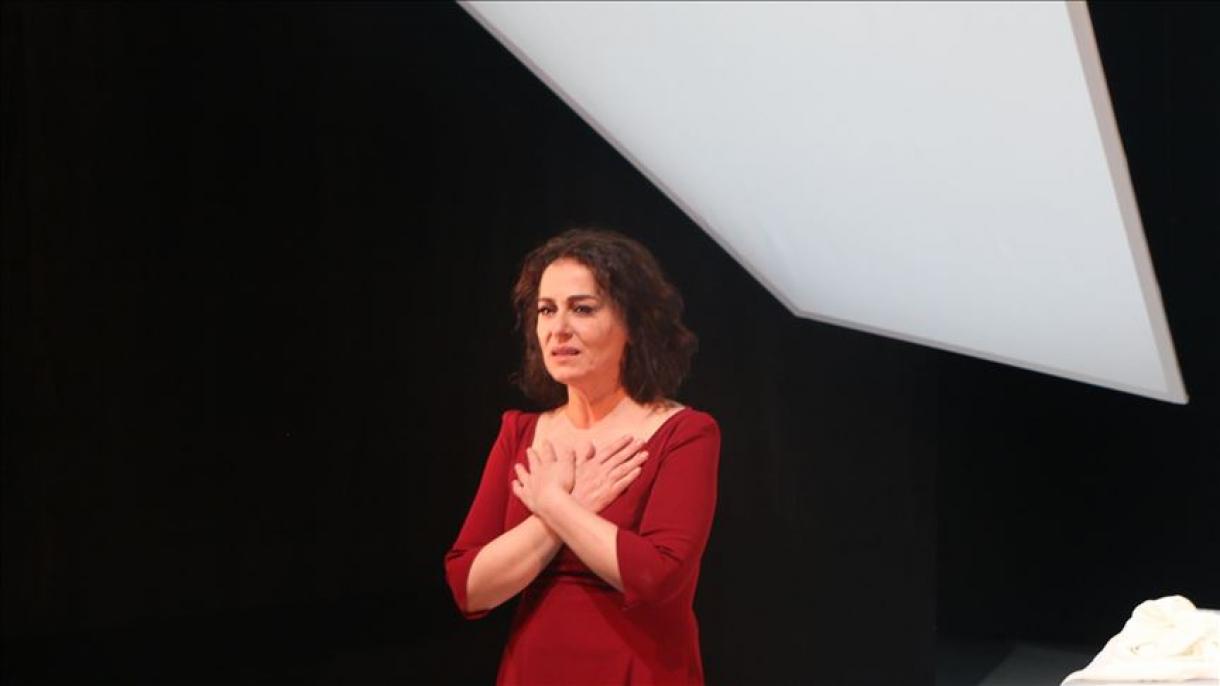 نمایشنامه زندگی فروغ فرخزاد در استانبول
