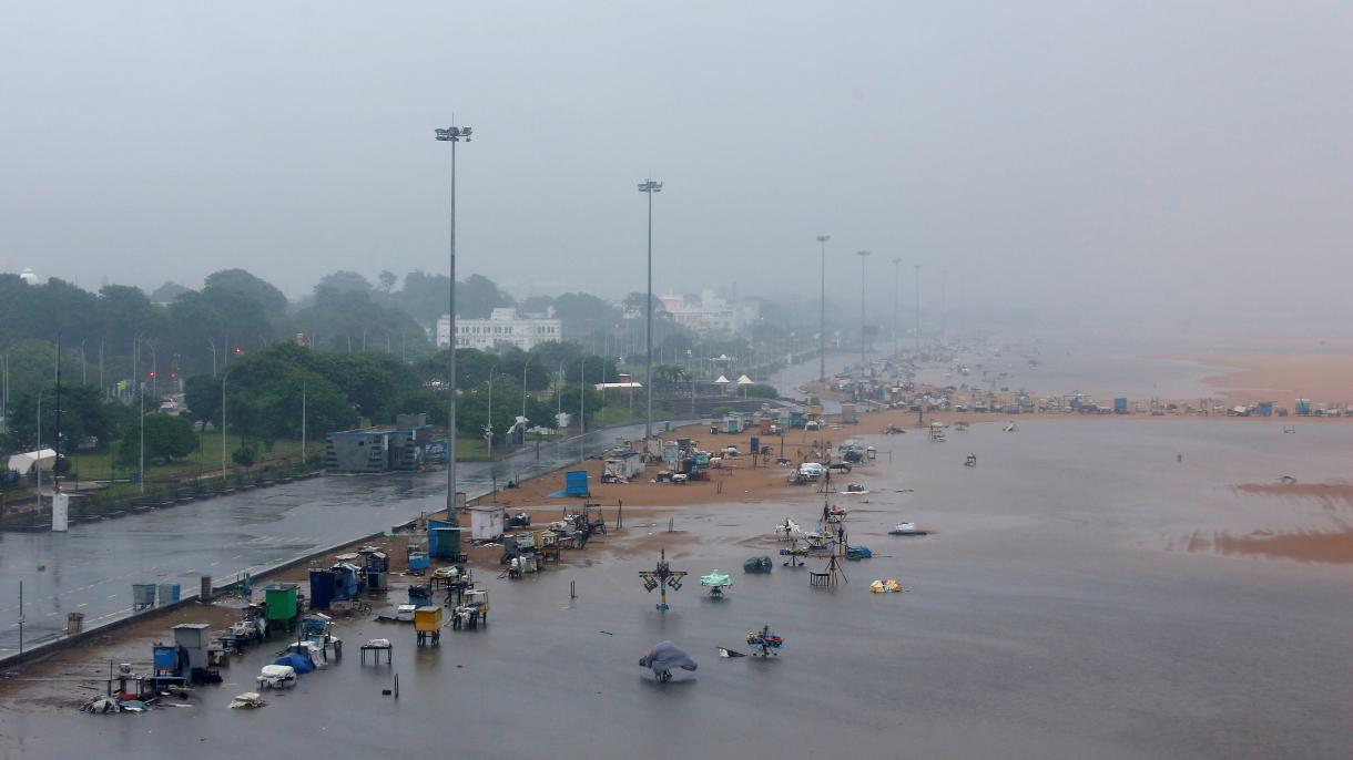 El huracán Nivar azotó la India