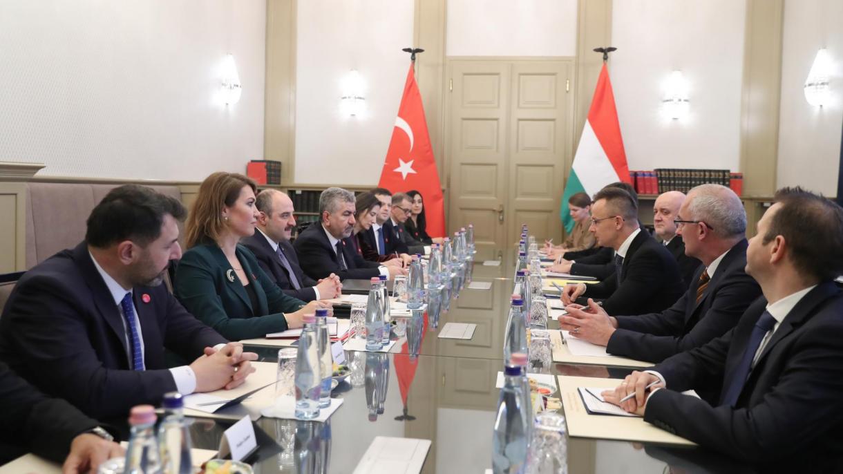 Türkiyə Macarıstana HİMARS-a alternativ yaylım atəş sistemi təklif etdi
