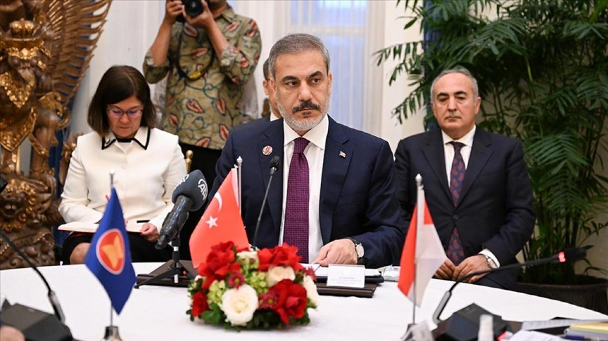 Hakan Fidan: Fokozni kell a Türkiye és az ASEAN közötti együttműködést