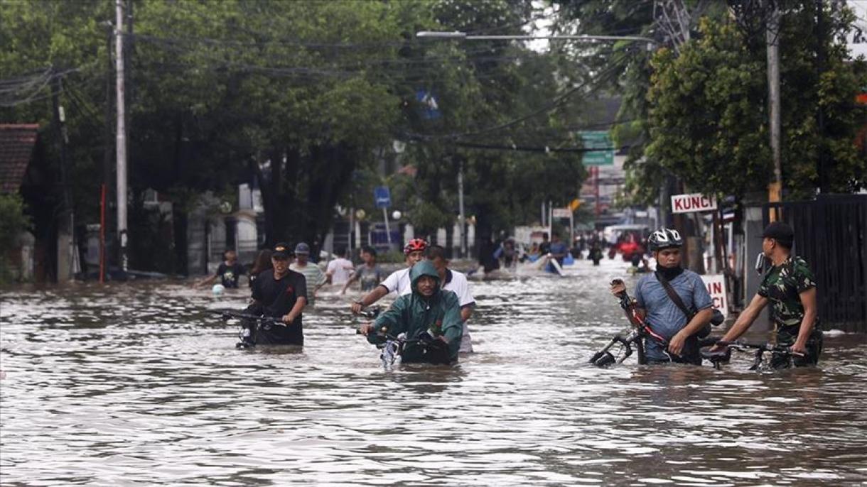 印尼多地遭遇暴雨和洪水