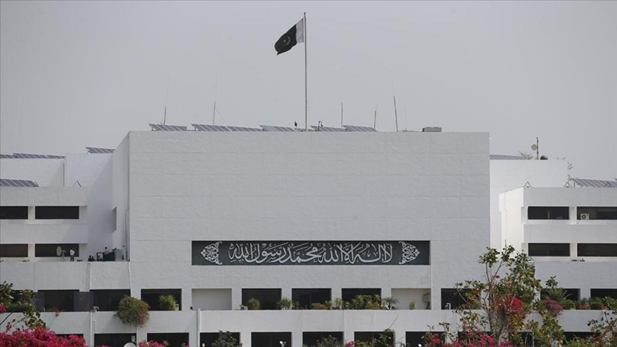 Pakistan prezidenti parlamenti buraxdı