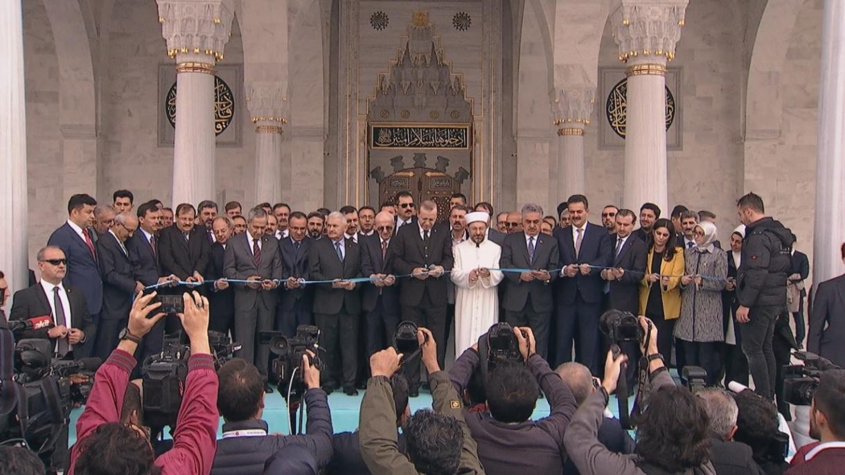 Törkiyä ilbaşı yaña mäçetneñ açılışın yasadı