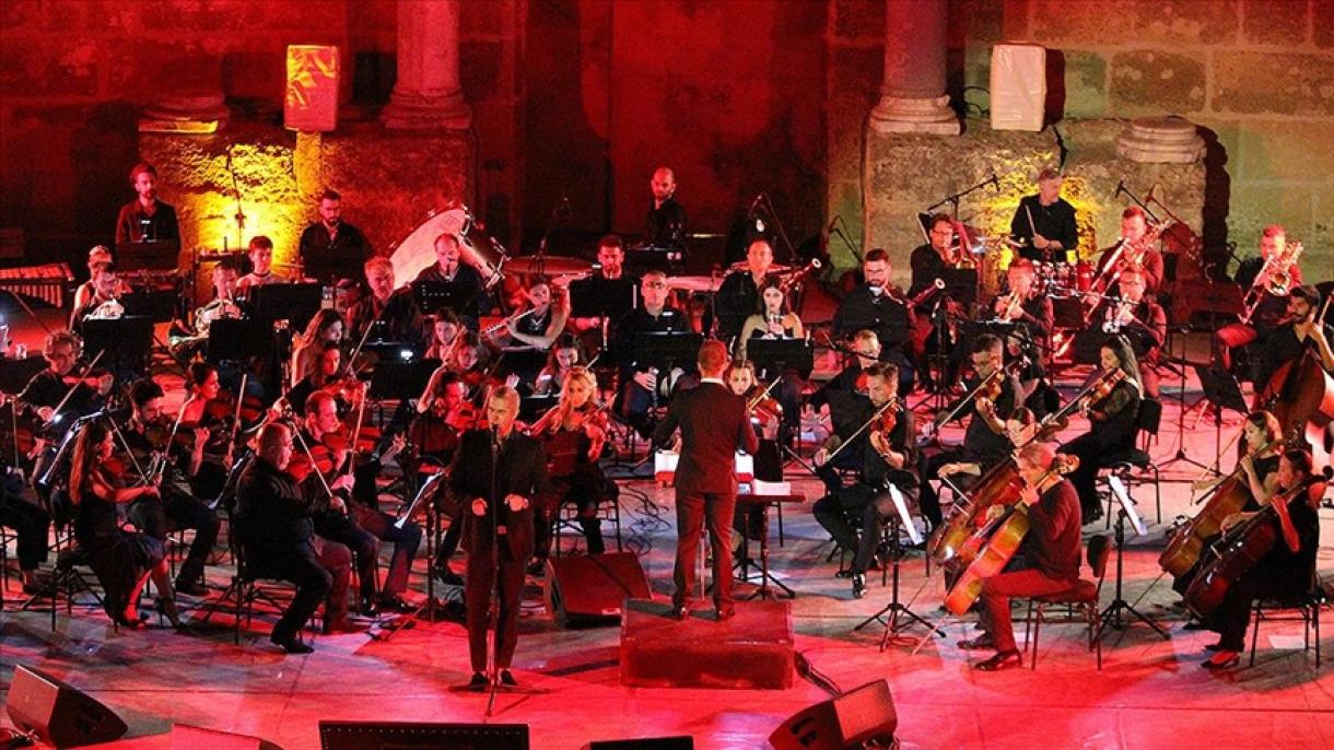 Alessandro Safino sul palco ad Antalya