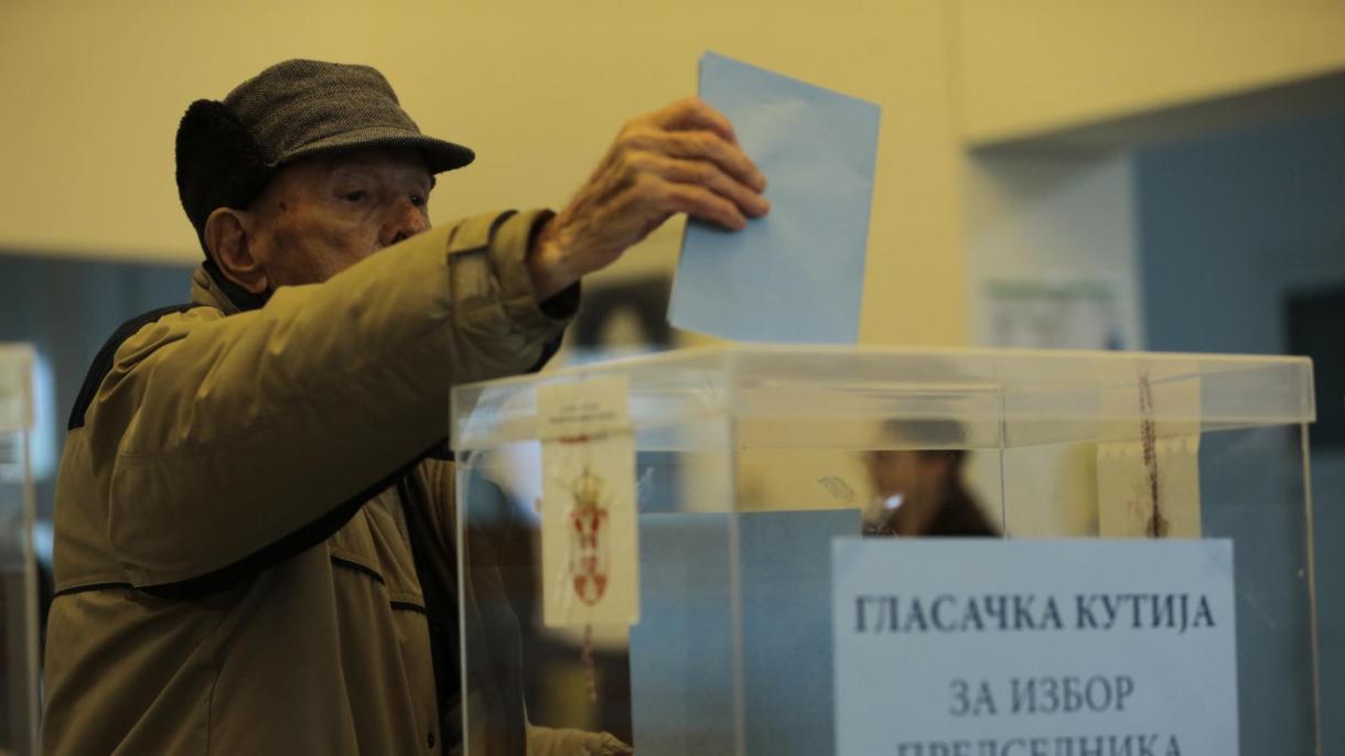 انتخابات شهرداری‌ها، پارلمانی و ریاست جمهوری در صربستان آغاز شد