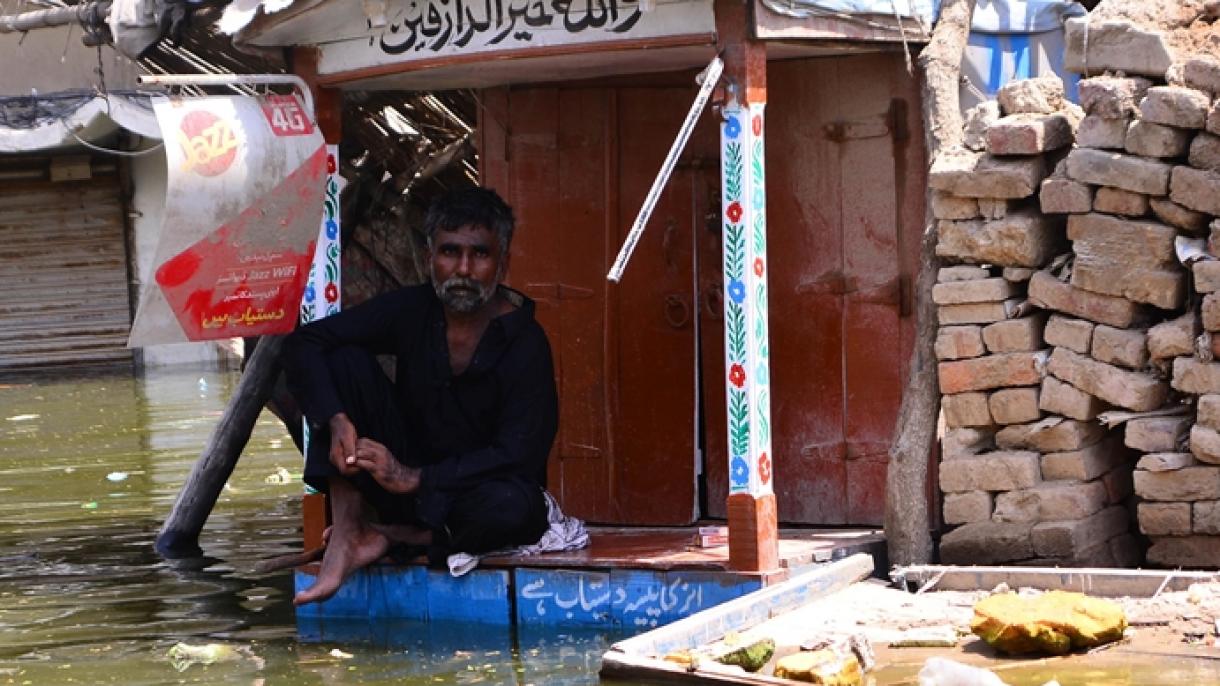 Над 1 355 са загиналите при наводненията в Пакистан
