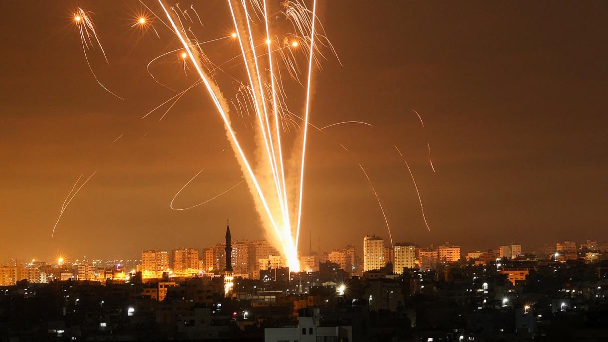 Las fuerzas israelíes bombardean Gaza por tierra y aire