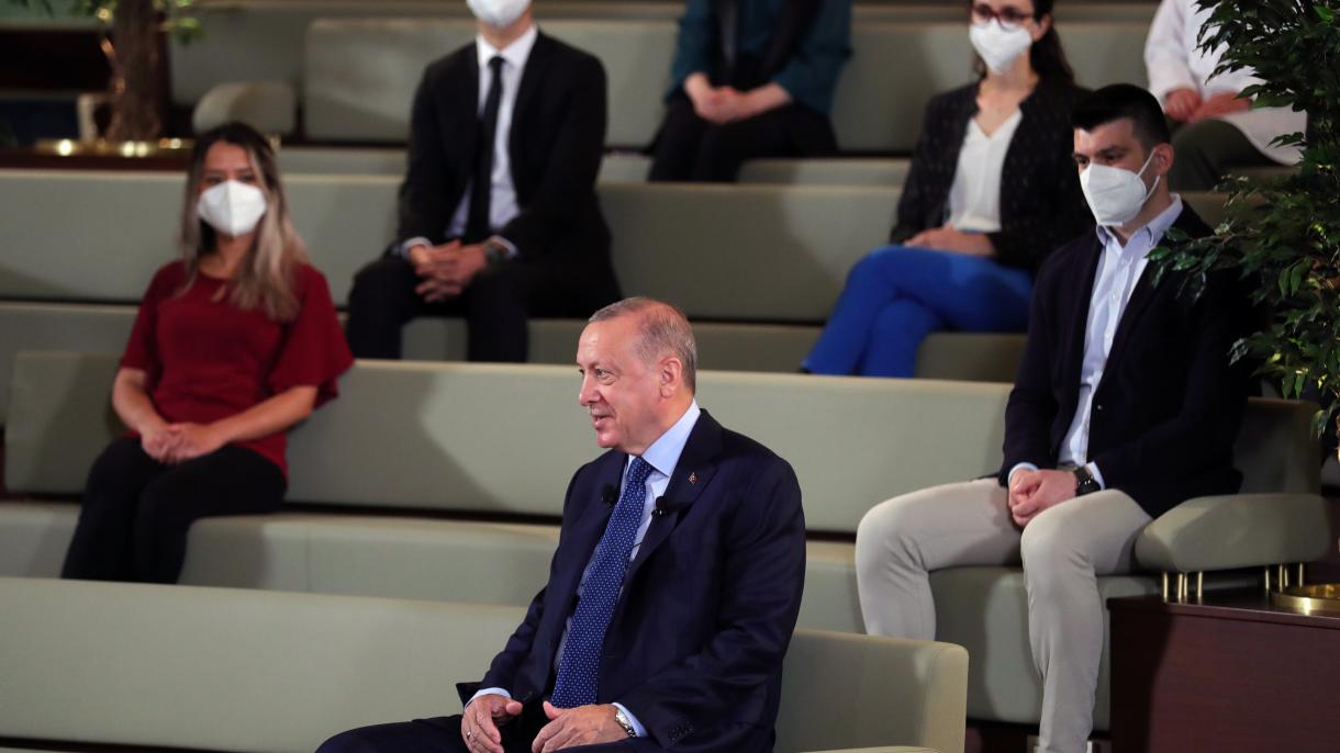 erdogan ogrencilerle bulusma2.jpg