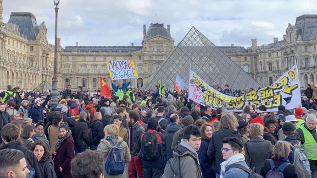 Párizsban tüntettek nyugdíjreform ellen