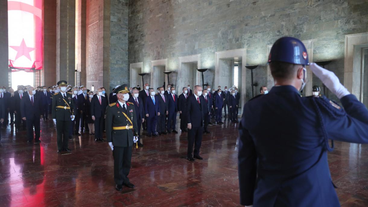 Cumhurbaşkanı Erdogan 30 Ağustos Zafer Bayramı Anıtkabir 11.jpg