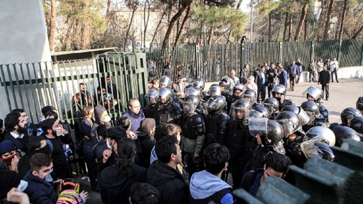 Khamenei: “Os inimigos dos Irã tem causado tumultos no país”