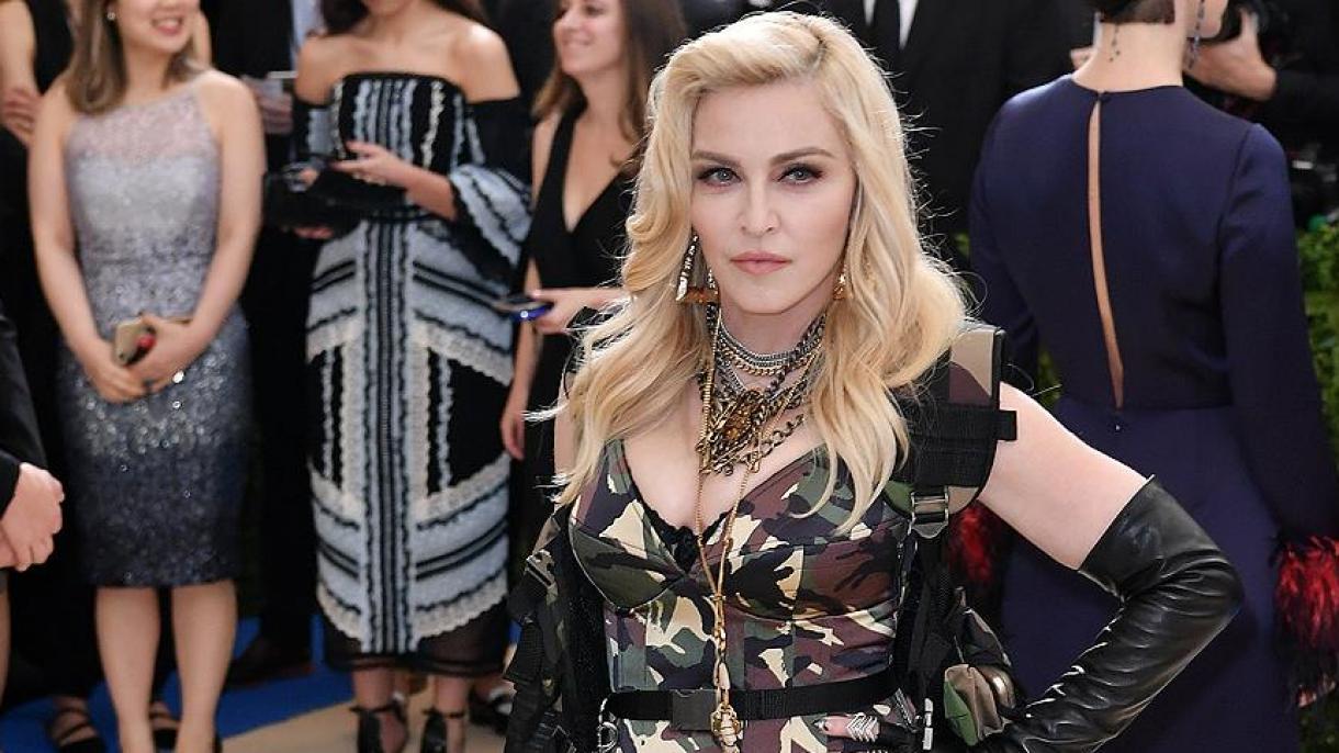 Madonna ha dichiarato di essere risultata positiva al coronavirus