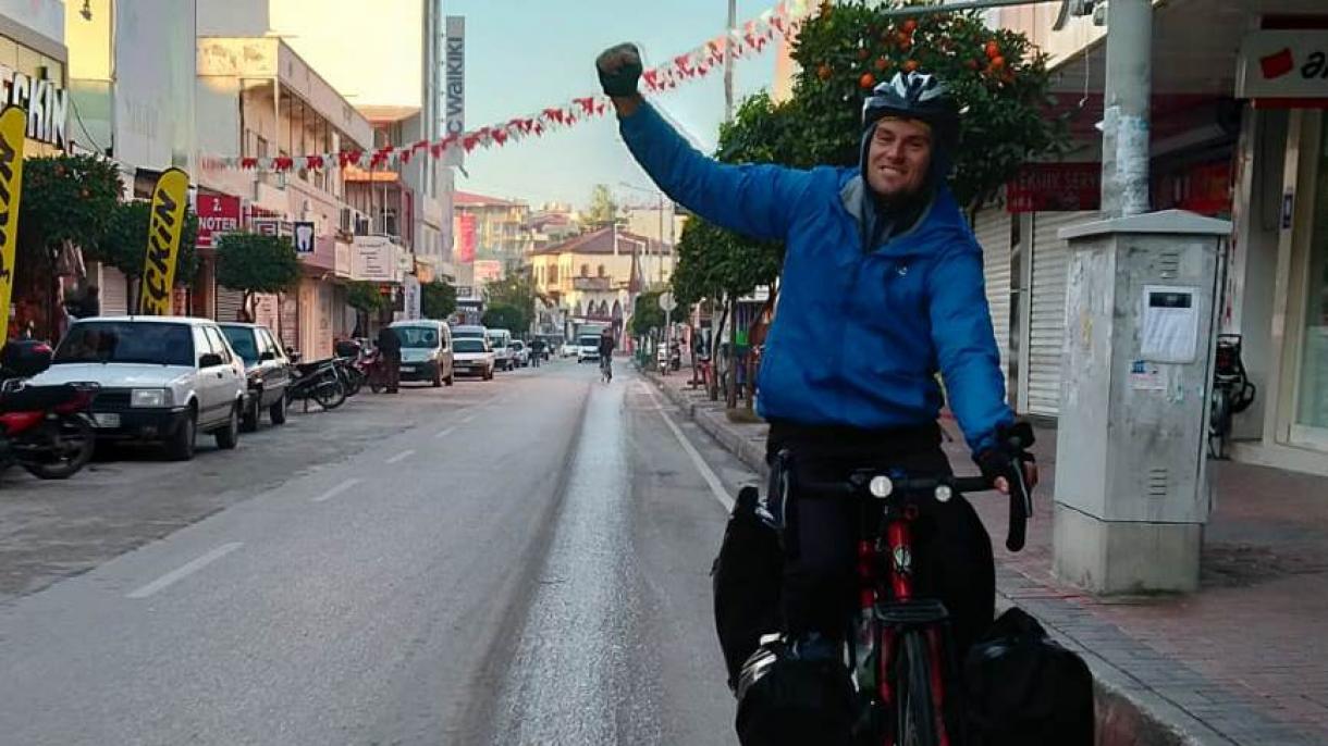 Франциялык турист велосипед менен Коньяга келди
