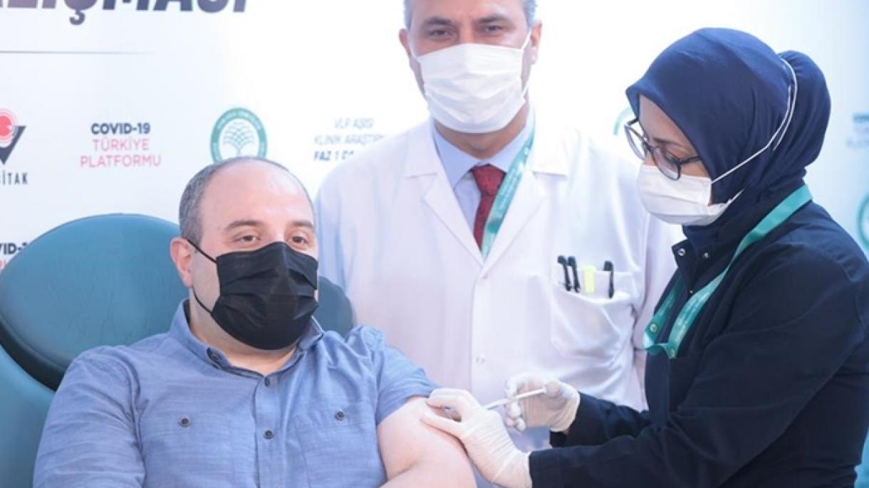 Ministri Varank bën dozën e dytë të vaksinës turke kundër koronavirusit