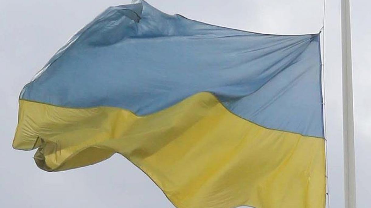 Ukrainaly oppozisionerler Parlamentiň öňünde protest ýörişini geçirýär
