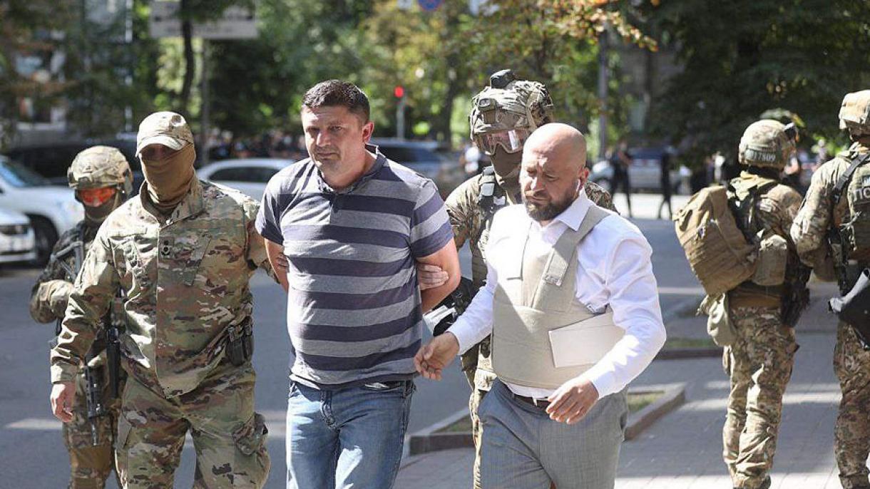 Украина өкмөт имаратына граната менен кирген адам кармалды